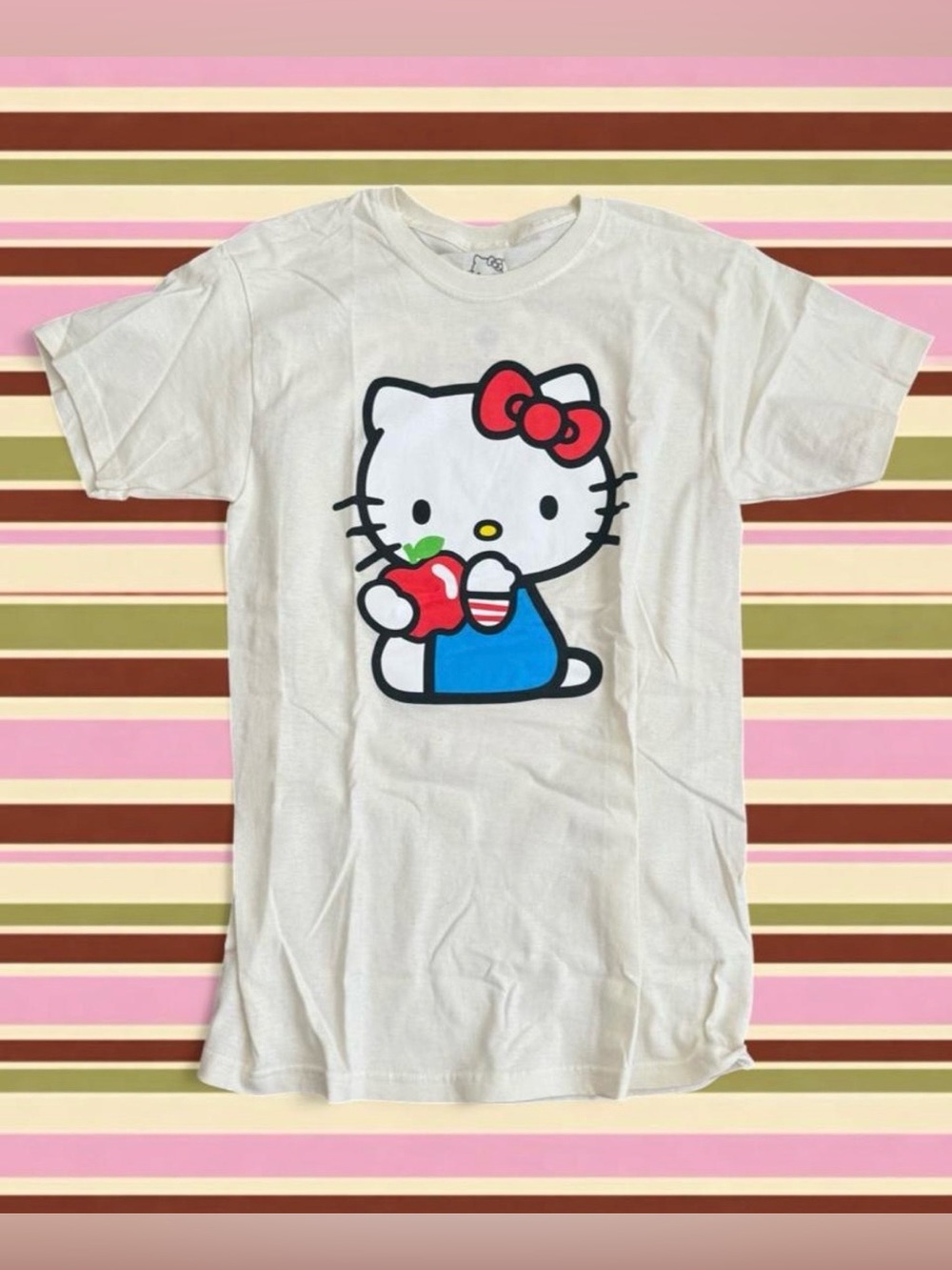 Hello Kitty Apple Cotton T-Shirt
Size: Small
#hellokitty #kawaii